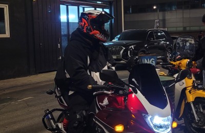 제꺼는 아니고 친구꺼 CB400SB