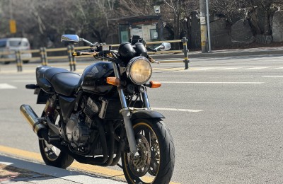 살아남았다는 것은 강하다는 것 (네이키드의 정통 CB400)
