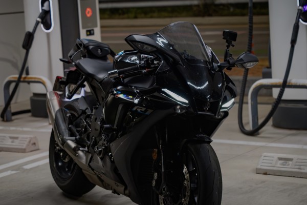YAMAHA R1