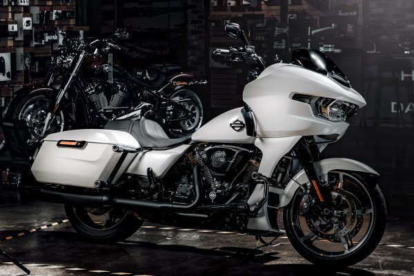 “Spotlight Sovereign” - Harley Road Glide