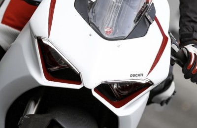 Ducati White Rosso Panigale V2