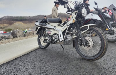 혼다데이 가서 봤던 새로운 색상의 커브