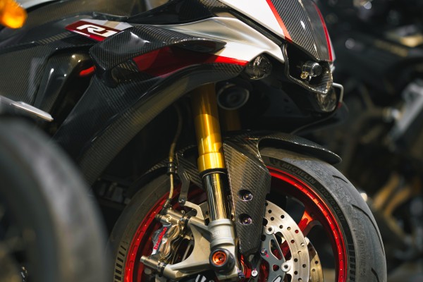 YAMAHA R1M